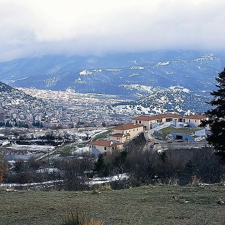 Avaris Hotel Karpenísion エクステリア 写真