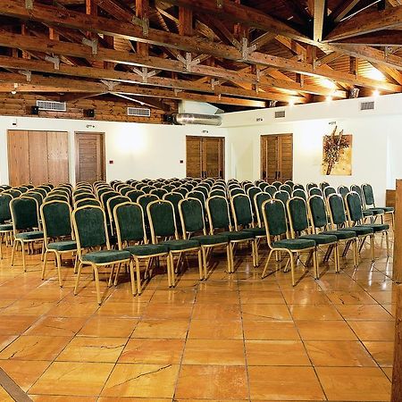 Avaris Hotel Karpenísion エクステリア 写真