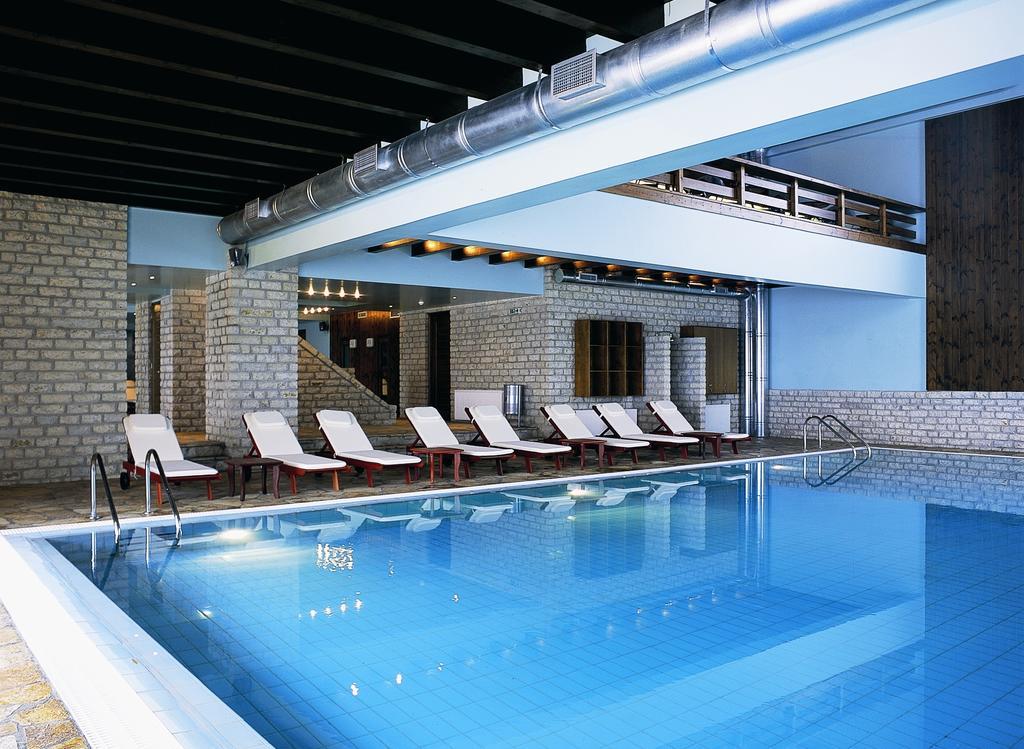 Avaris Hotel Karpenísion エクステリア 写真
