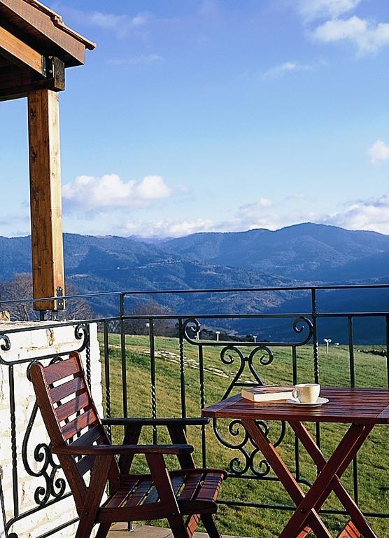 Avaris Hotel Karpenísion エクステリア 写真